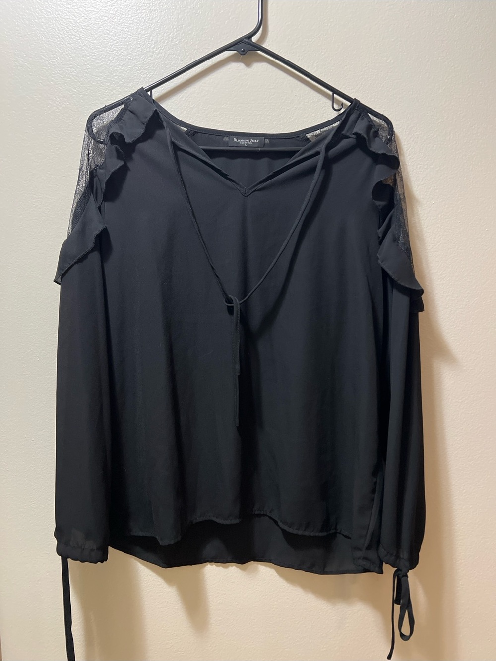 Blooming Jelly Black Cold-Shoulder Tie-Front Blouse